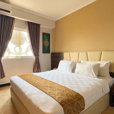Lorin Syariah Solo Hotel Exterior photo