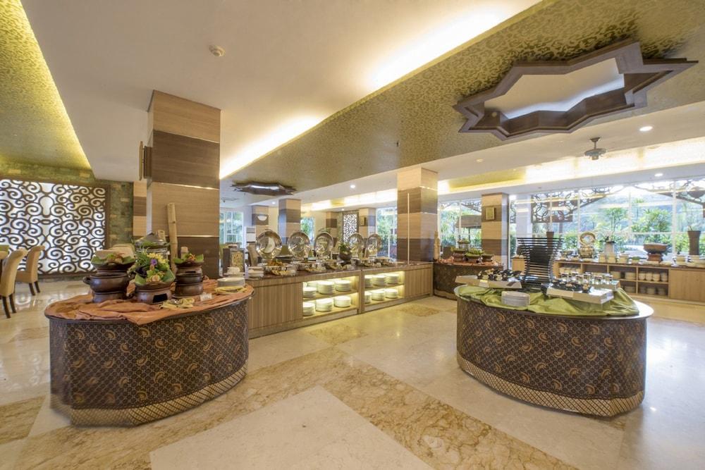 Lorin Syariah Solo Hotel Exterior photo